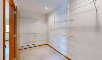 40 Phenix Ridge Dr, Cranston, RI 02921