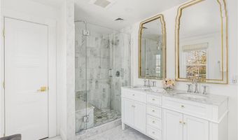17 Old Beach Rd, Newport, RI 02840