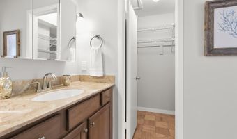 5230 POOKS HILL Rd #D-26, Bethesda, MD 20814
