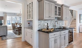 1040 Buttonwoods Ave, Warwick, RI 02886
