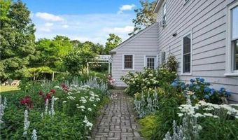 1220 Hope St, Bristol, RI 02809