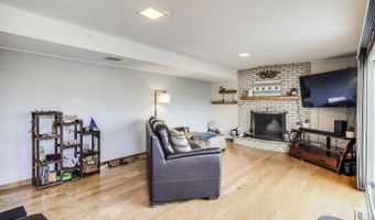 502 S Reuter Dr, Arlington Heights, IL 60005