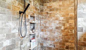 6212 Deer Hollow Rd, Auburn, IN 46706