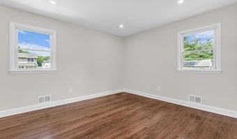 11 W Park Ave, Belford, NJ 07718
