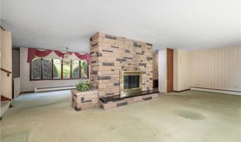 1 Rocky Crest Rd, Cumberland, RI 02864