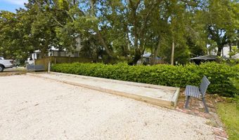 128 4th St, Apalachicola, FL 32320