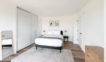 250 S REYNOLDS St 1004, Alexandria, VA 22304