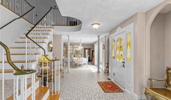 300 Country View Dr, Warwick, RI 02886