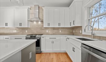 8 Fieldstone Ct 8, Bethel, CT 06801