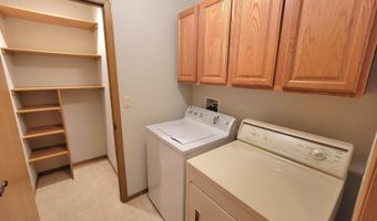 2710 Railroad Cir, Aberdeen, SD 57401