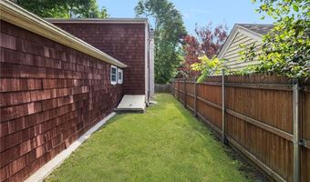 52 Pleasant View Rd, Warwick, RI 02888