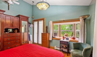 648 Raymond Rd, Chester, NH 03036