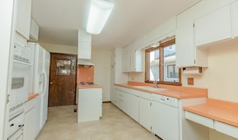 164 Park Pl, Arnolds Park, IA 51331