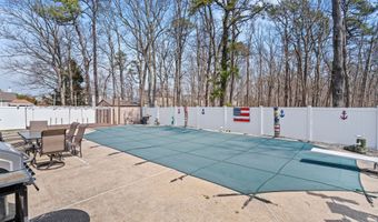 5 Brentwood Dr, Bayville, NJ 08721