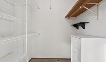 618 Running Creek Dr, Ballwin, MO 63021