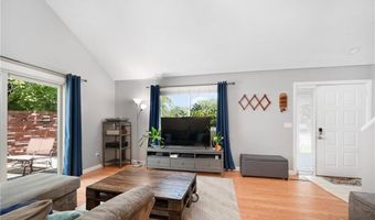 933 Williamsburg Cir, Warwick, RI 02886