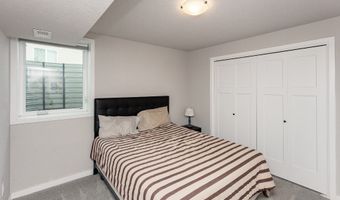 625 Meadow Rd, Adel, IA 50003