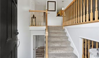 37 Carriage Rd, Cranston, RI 02920