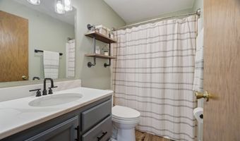 1917 E GLENDALE Ave, Appleton, WI 54911