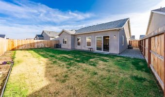 13722 Larkspur Way, Armona, CA 93202