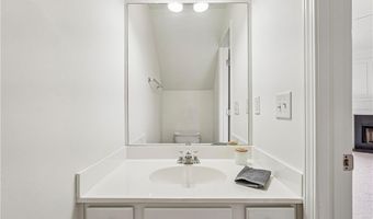 945 Prestwyck Ct, Alpharetta, GA 30004