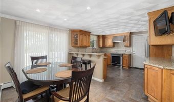 40 Quail Hollow Rd, Cranston, RI 02920
