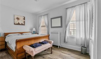 8 Franklin St 3, Newport, RI 02840