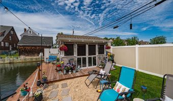 19 Buchanan Ave, Amity Harbor, NY 11701