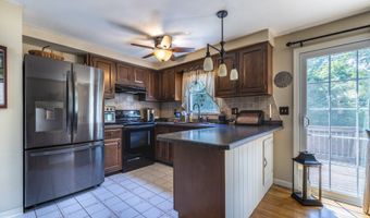 14 Hotchkiss Dr, Bristol, CT 06010