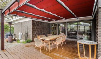 2800 S BRIARWOOD Dr W, Arlington Heights, IL 60005