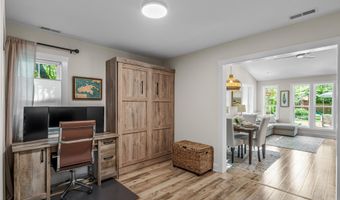 820 Barton Dr, Ann Arbor, MI 48105