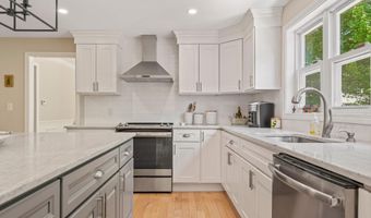 78 Hitching Post Ln, Bedford, NH 03110