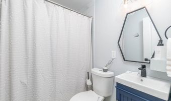 412 1st St, Apex, NC 27502