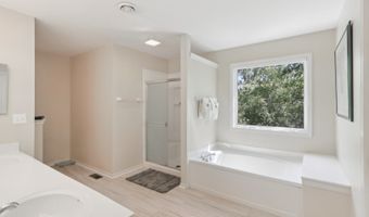 305 BUCKINGHAM Dr, Algonquin, IL 60102