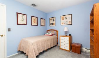 13 Elmar Dr, Danbury, CT 06811