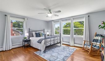 71 Primrose Hill Rd, Barrington, RI 02806