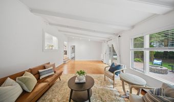 5 Beaver Pond Rd, Albany, NY 12211