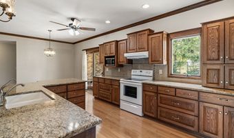 1403 Maple Dr, Adel, IA 50003