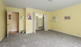 14 Karolina Ln, Bedford, NH 03110