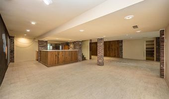 425 Kenilworth Ln, Ballwin, MO 63011