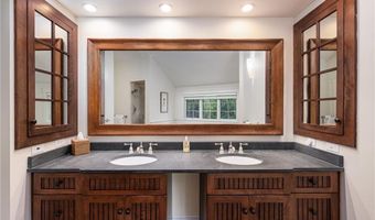 56 Summerfield Ln, Middletown, RI 02842