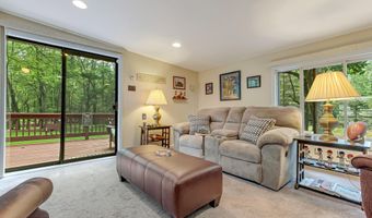 11 Carmen Gln, Albrightsville, PA 18210