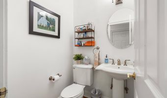 2 Dogwood Ct 2, Middlebury, CT 06762