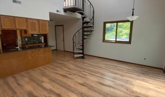 6 Davos Dr 8, Alloway, NJ 07462