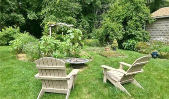 164 Knotty Oak Rd, Coventry, RI 02816