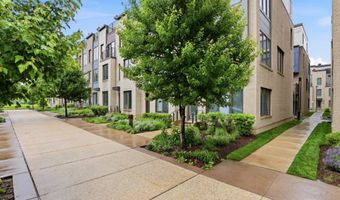 6924 ROCKLEDGE Dr, Bethesda, MD 20817