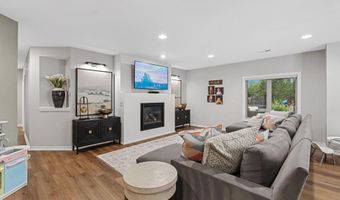 918 E Lakecrest Dr, Andover, KS 67002