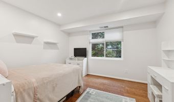 7425 DEMOCRACY Blvd 14, Bethesda, MD 20817