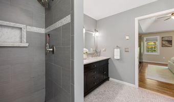 31 Nathan Hale Ct, Cheshire, CT 06410