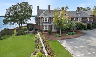 221 Hope St 2, Bristol, RI 02809